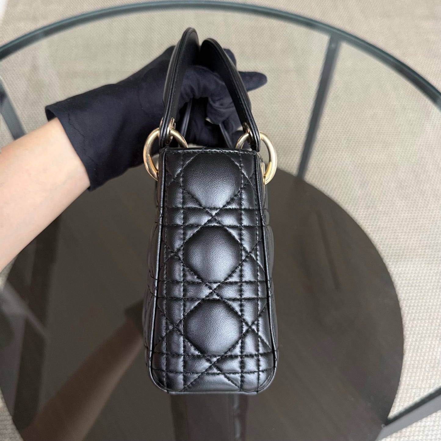 Kovancy Lady Mini - Bracelet chaîne en cuir d'agneau Cannage noir et or