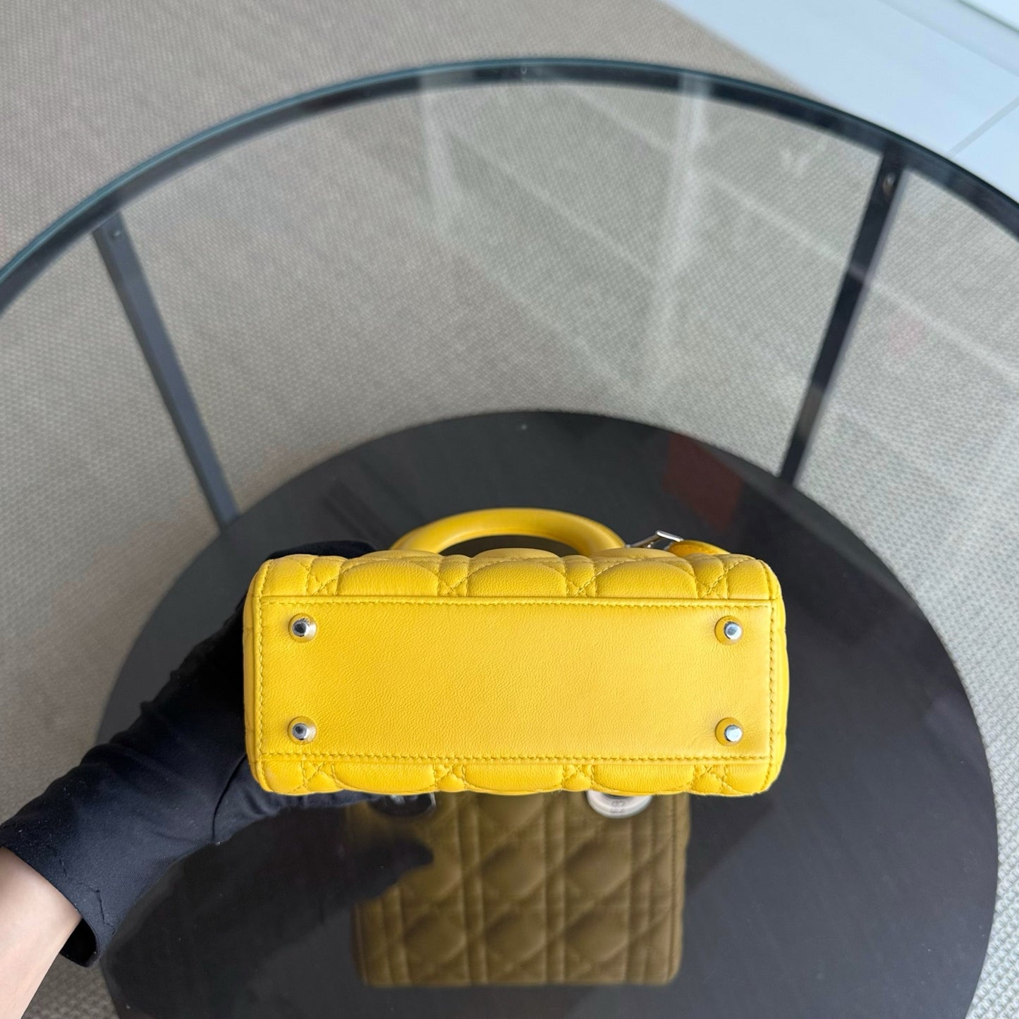 Kovancy Lady Mini Flap - Cuir d'agneau Cannage jaune, sangle chaîne, quincaillerie argentée, quincaillerie argentée