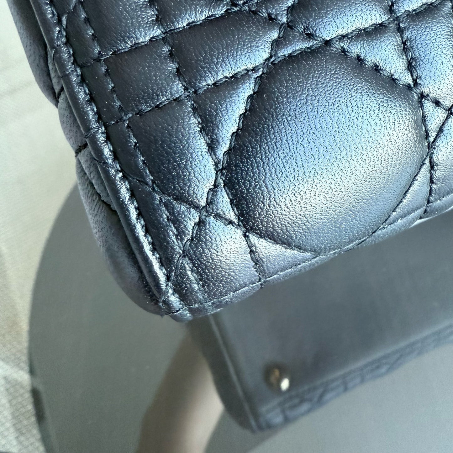 Kovancy Lady Grand - Cuir d'agneau Cannage noir Quincaillerie dorée SANS SANGLE