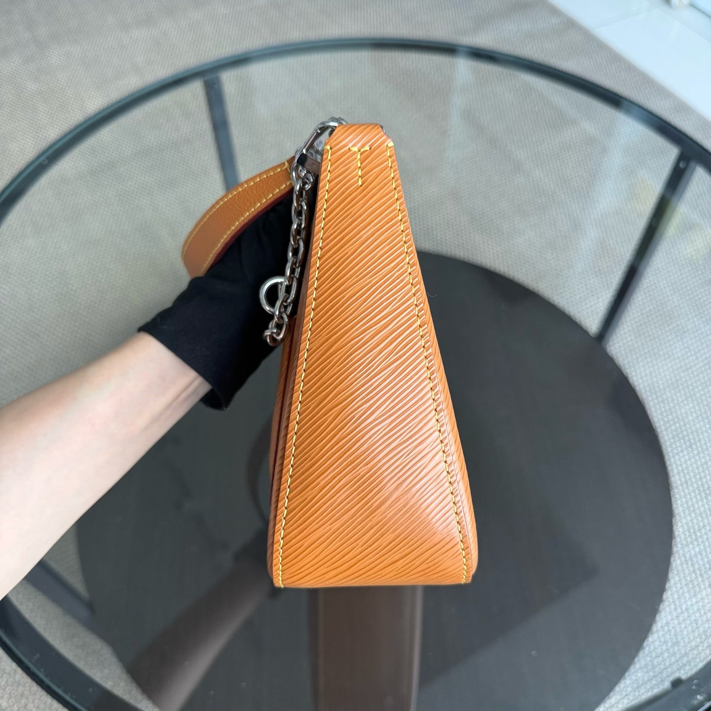 Kovancy Pochette monogramme en cuir épi Marelle Gold Miel Epi