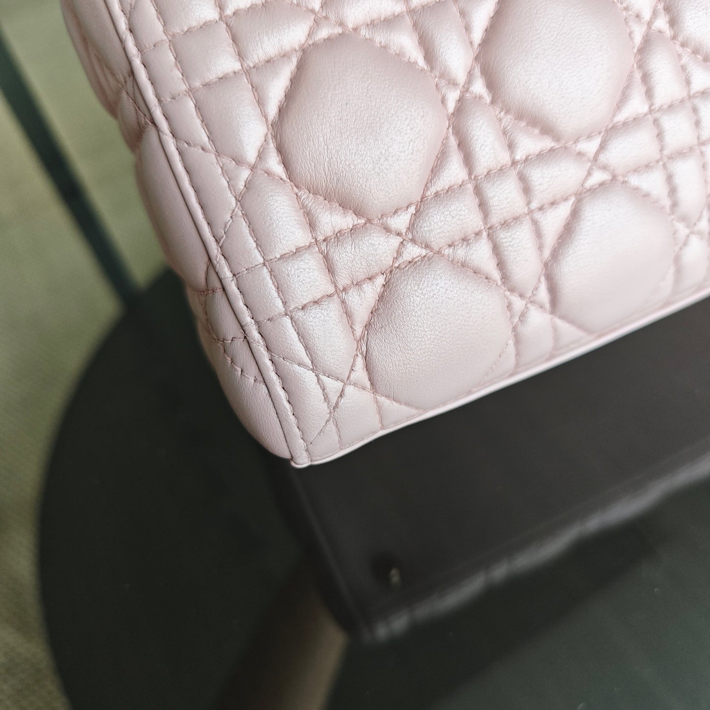 Kovancy Lady Cuir d'agneau Cannage moyen rose clair, accessoires dorés