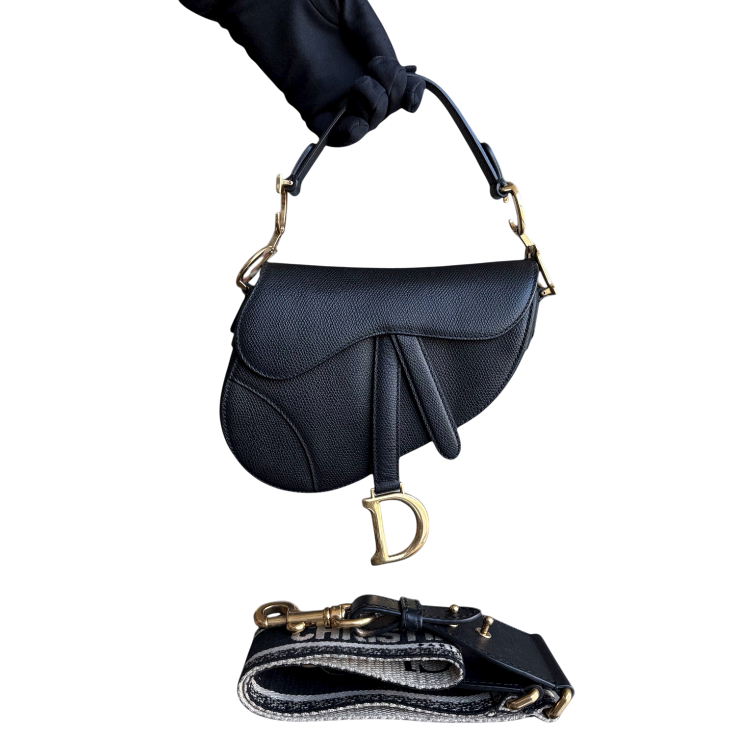 Sac Kovancy Saddle Small 21 cm en cuir caviar noir avec bandoulière et finitions dorées.