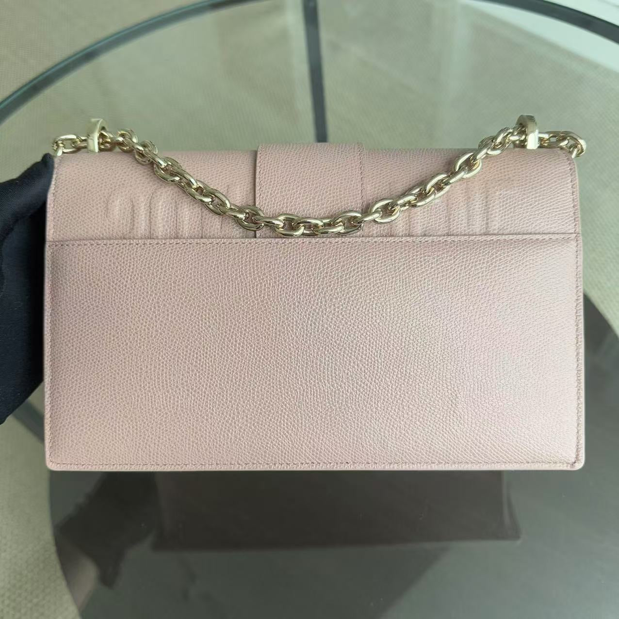 Kovancy Sac Chaine 30 Montaigne - Cuir de Veau Grainé Caviar Nude Rose Accastillage Doré