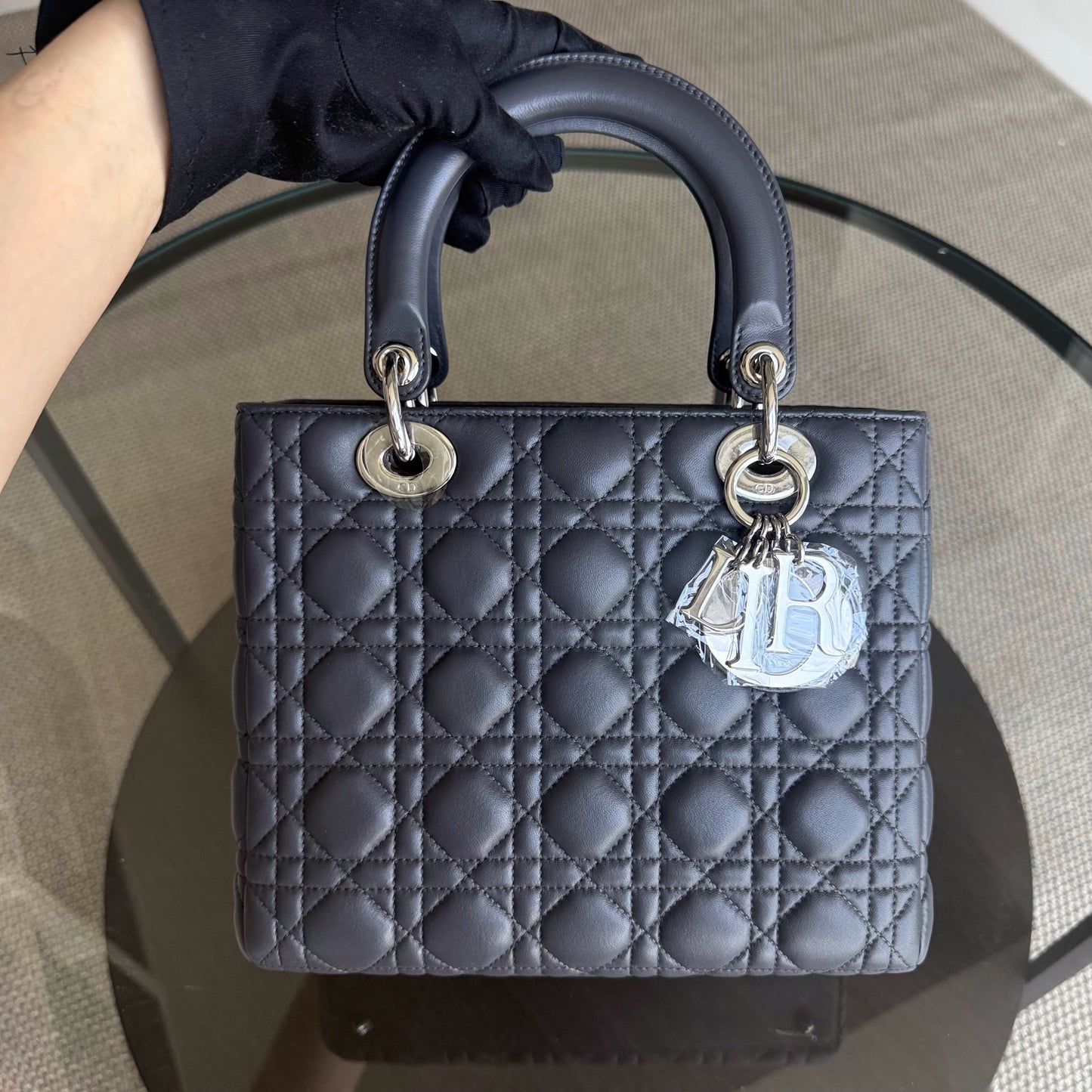 Kovancy Lady Moyen - Cuir d'agneau Cannage gris foncé, finitions argentées