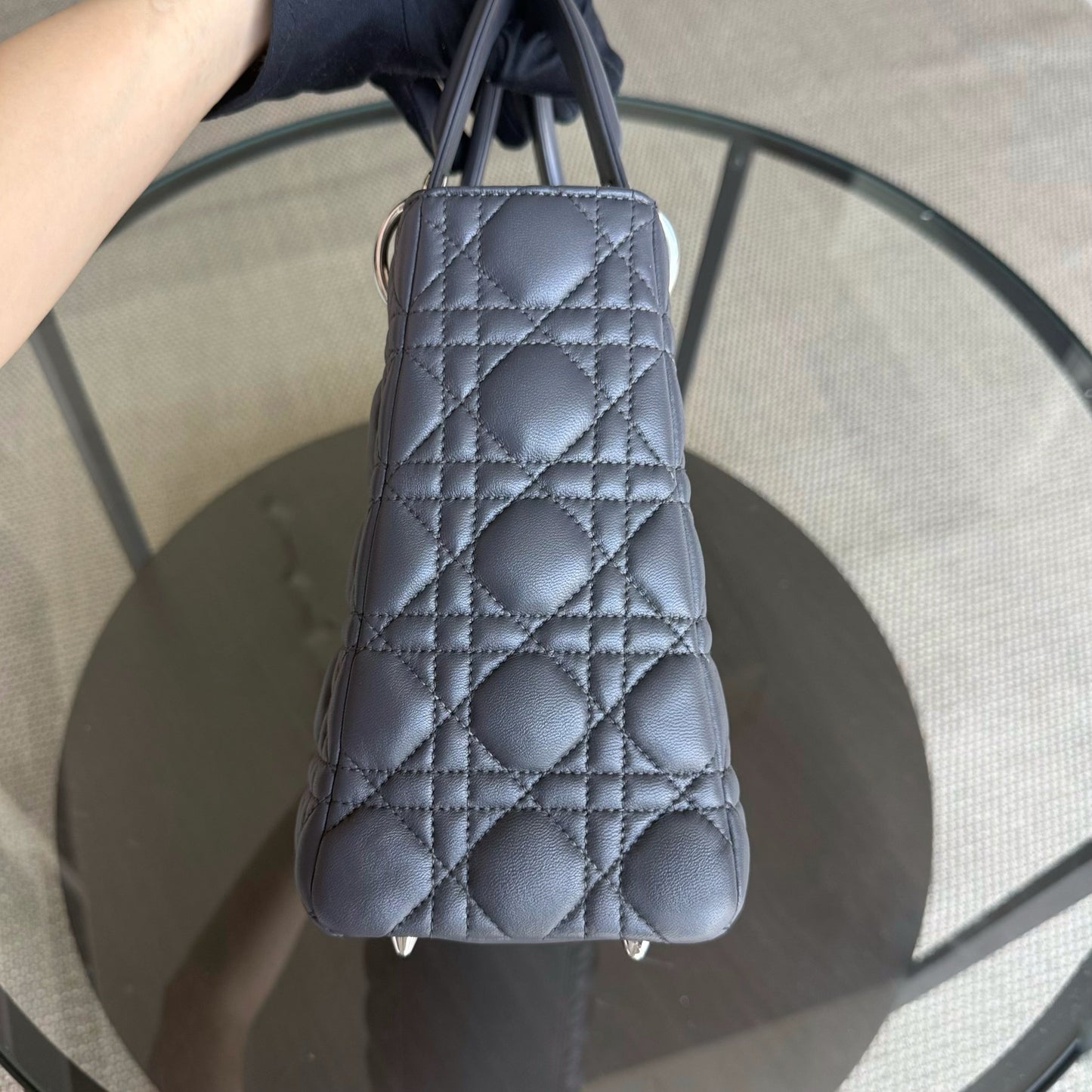 Kovancy Lady Moyen - Cuir d'agneau Cannage gris foncé, finitions argentées