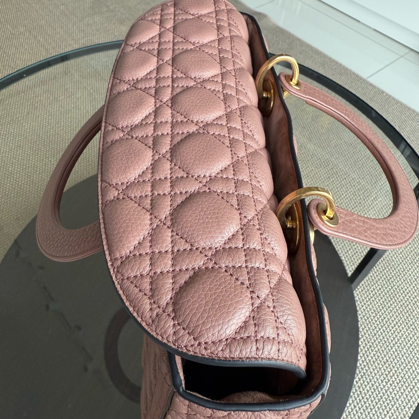 Kovancy Lady Grand modèle - Cuir de veau grainé Cannage, finitions dorées blush, sans bandoulière
