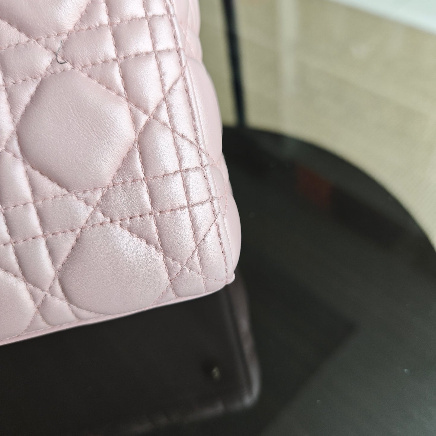 Kovancy Lady Cuir d'agneau Cannage moyen rose clair, accessoires dorés