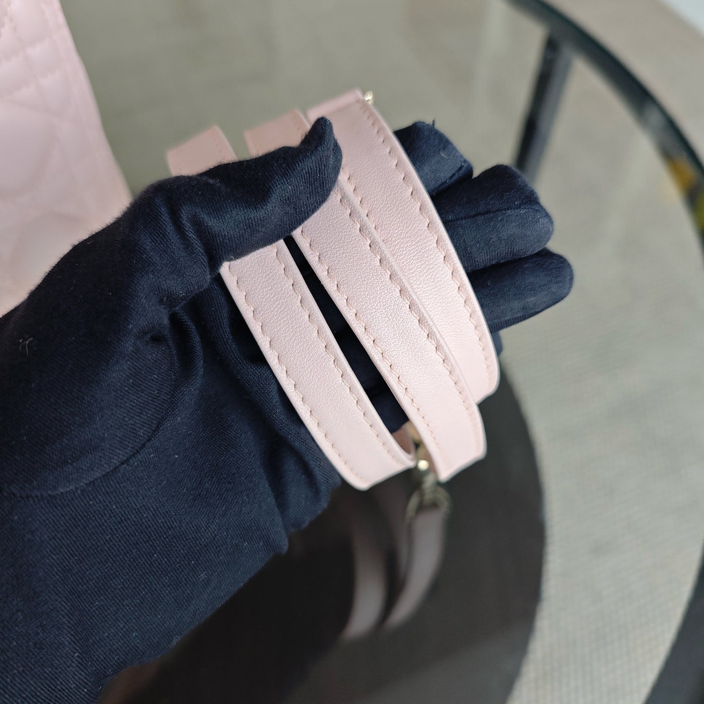 Kovancy Lady Grand modèle - Cuir d'agneau Cannage rose clair avec finitions dorées