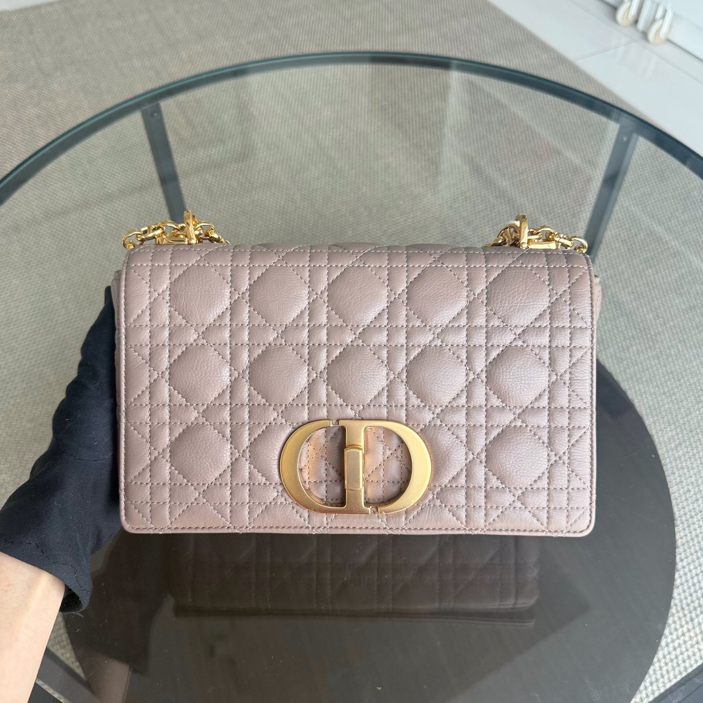 Kovancy Sac Caro Medium - 25CM en cuir de veau Cannage Milktea Blush Quincaillerie dorée