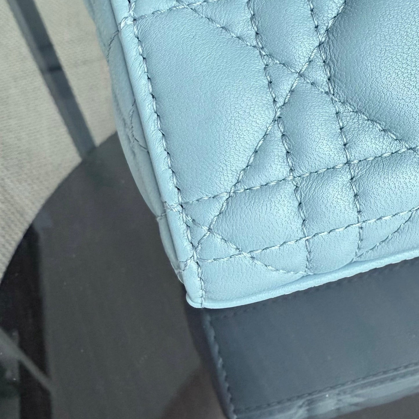 Kovancy D-Joy Medium - Cuir d'agneau Cannage Bleu clair Bleu bébé Ferrures dorées