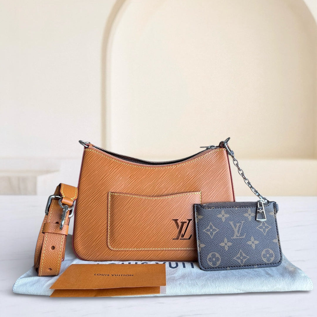 Kovancy Pochette monogramme en cuir épi Marelle Gold Miel Epi