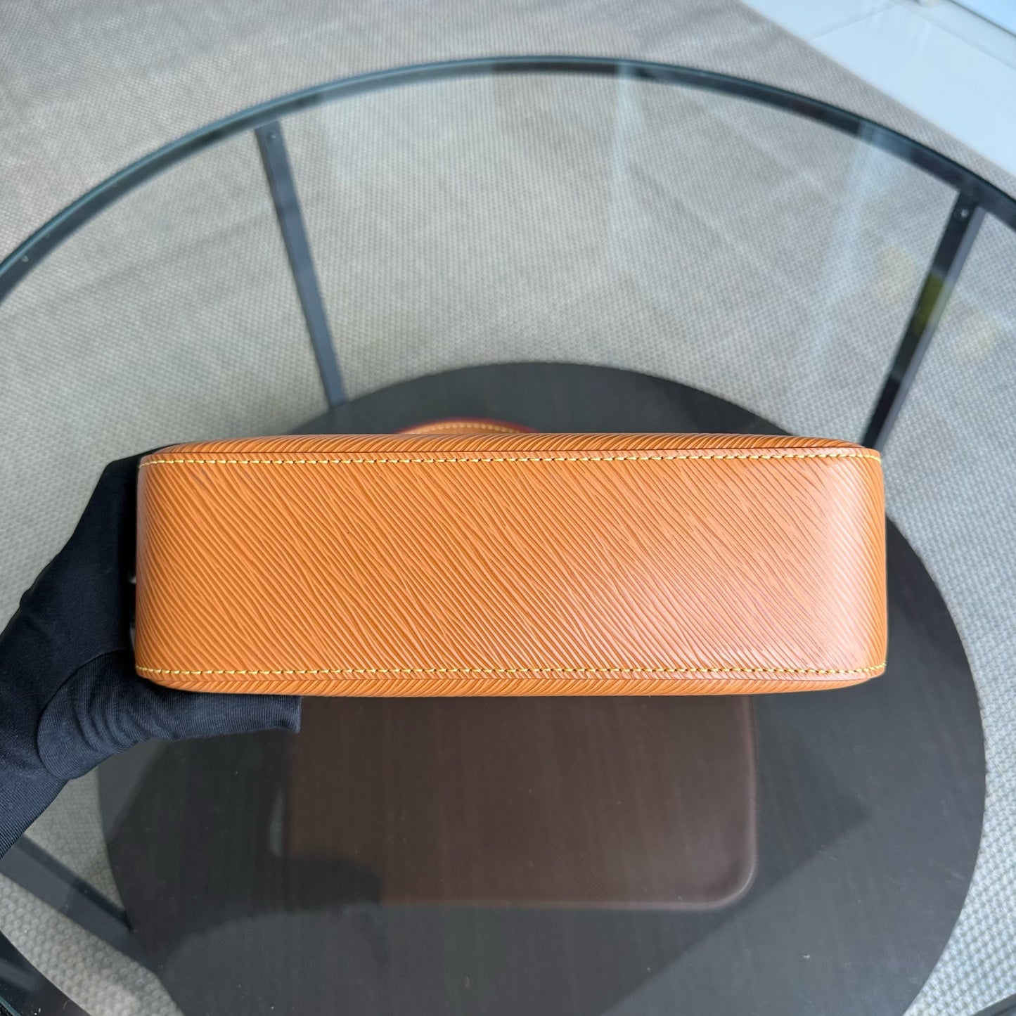 Kovancy Pochette monogramme en cuir épi Marelle Gold Miel Epi