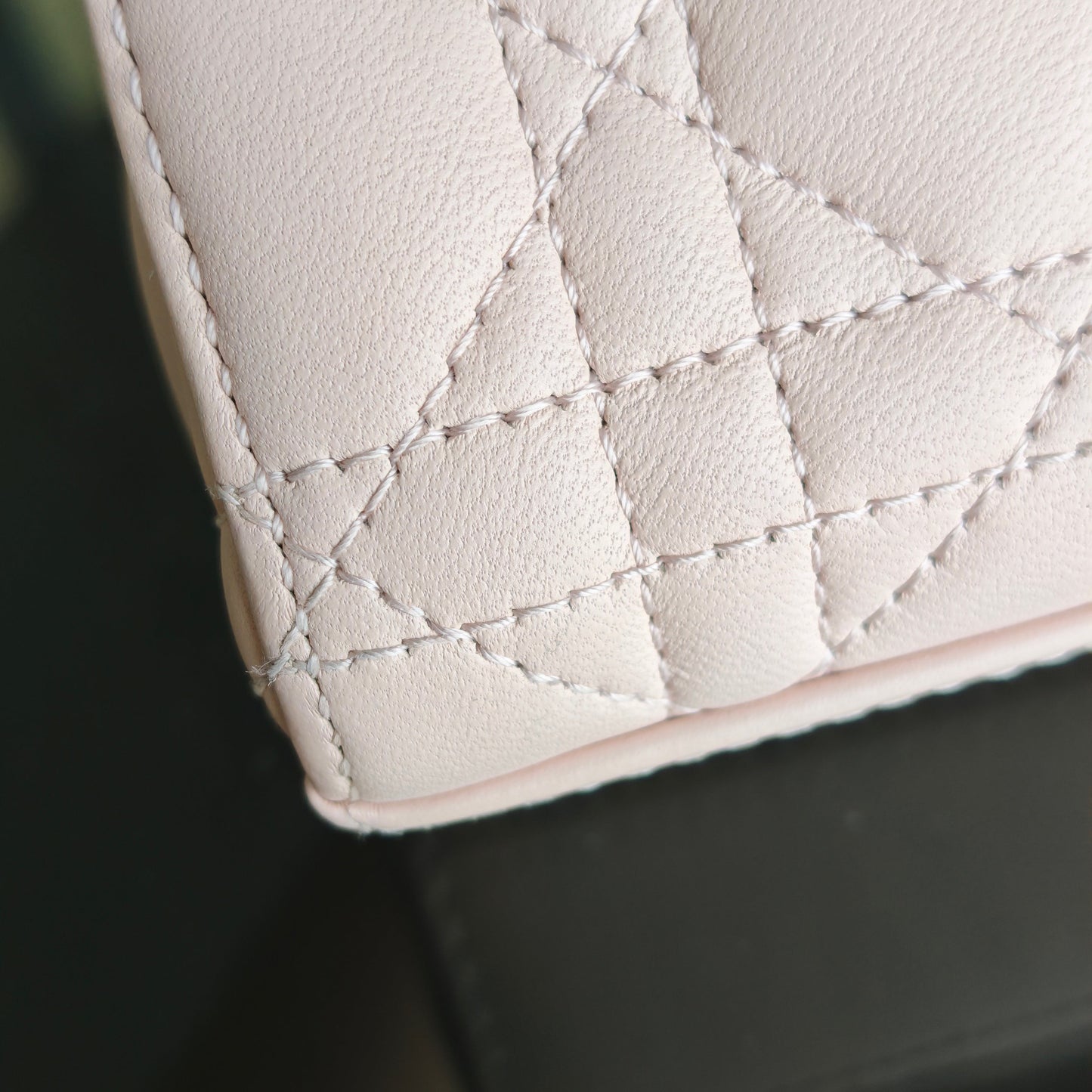 Kovancy D-Joy Medium - Cuir d'agneau Cannage Rose clair Ferrures dorées