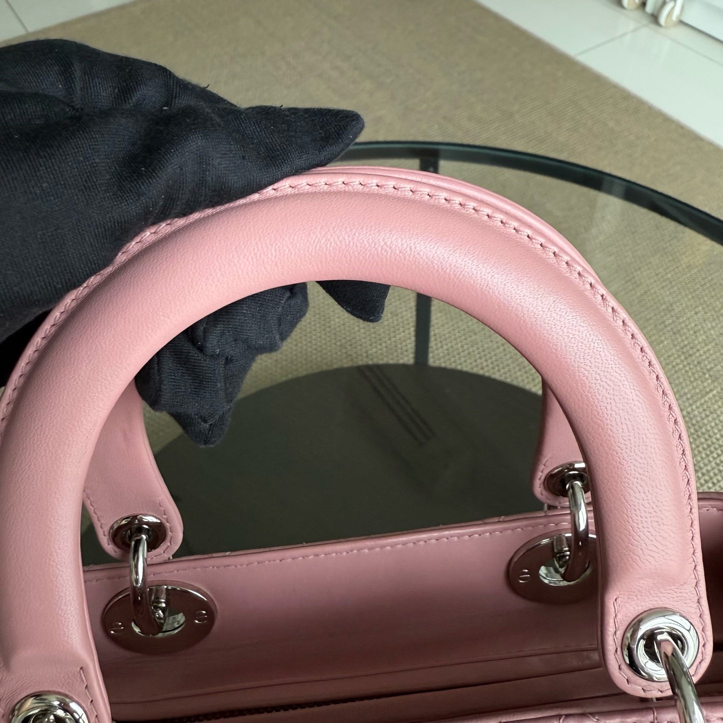 Kovancy Lady Cannage moyen en cuir d'agneau rose avec accessoires argentés