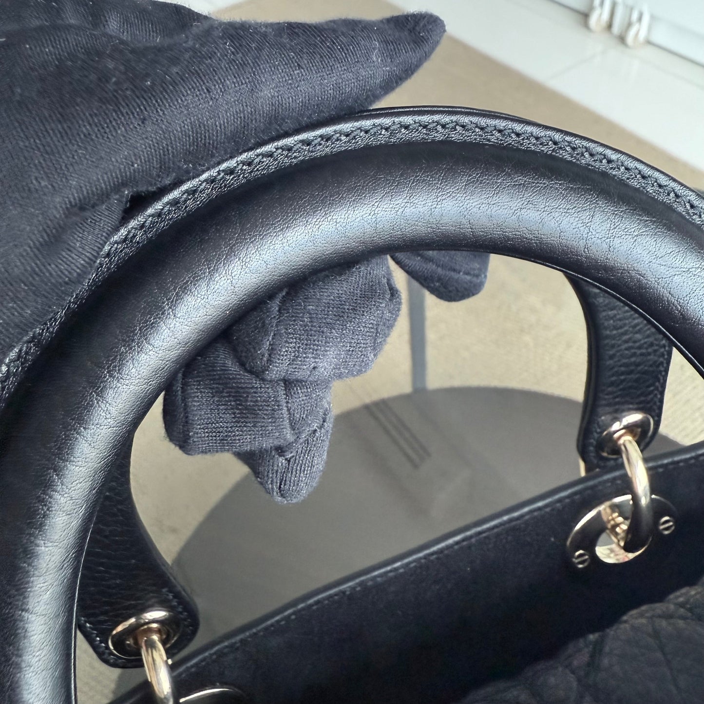 Kovancy Lady Grand rabat en cuir caviar cannage noir GHW sans bandoulière