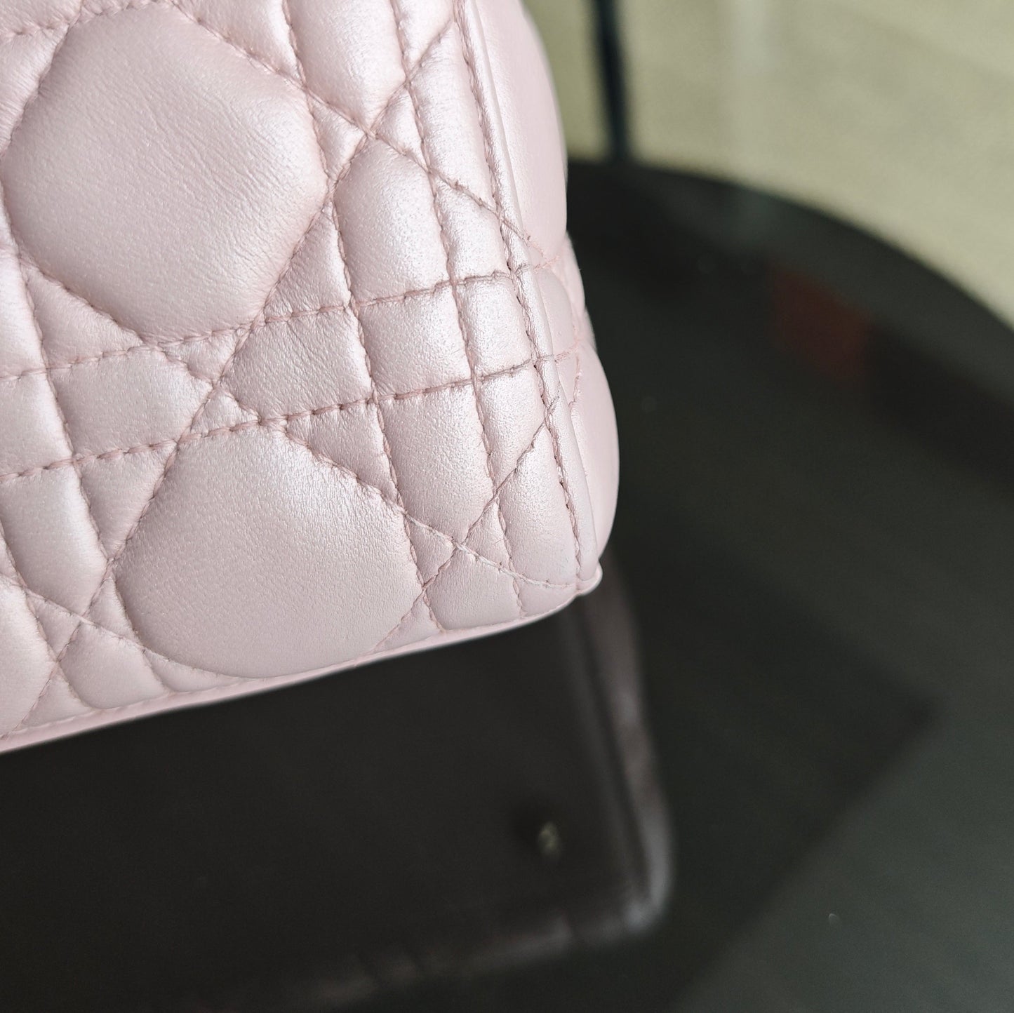 Kovancy Lady Cuir d'agneau Cannage moyen rose clair, accessoires dorés