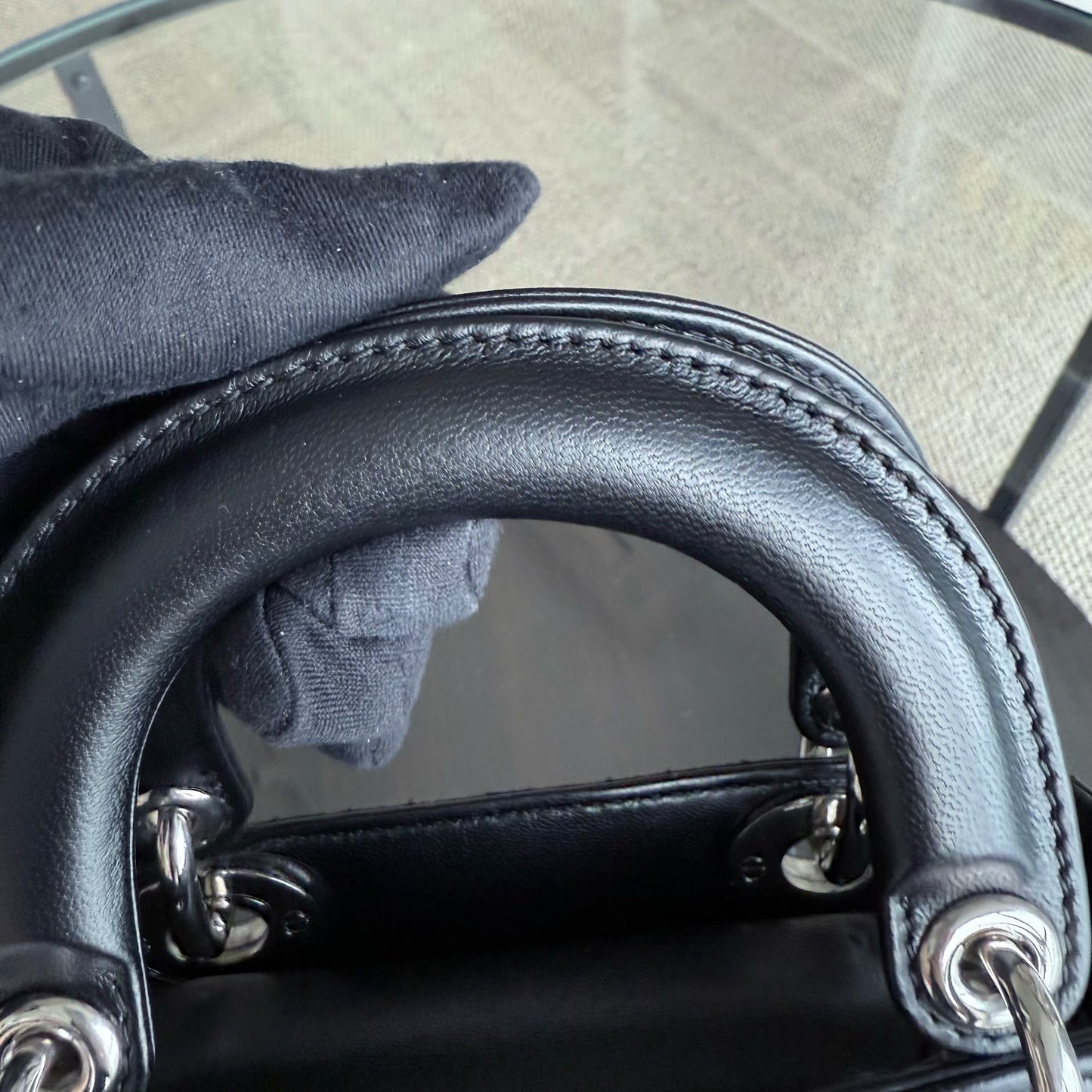 Kovancy Lady Mini - Sangle à chaîne en cuir d'agneau Cannage noir et matériel argenté
