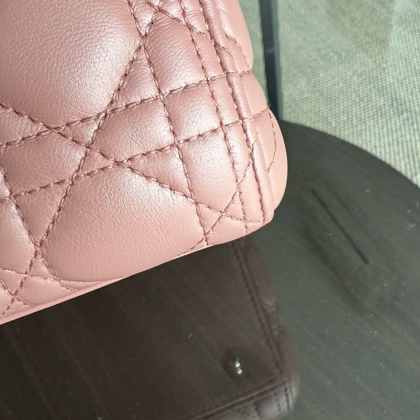 Kovancy Lady Taille moyenne - Cuir d'agneau Cannage, finitions dorées, sans bandoulière
