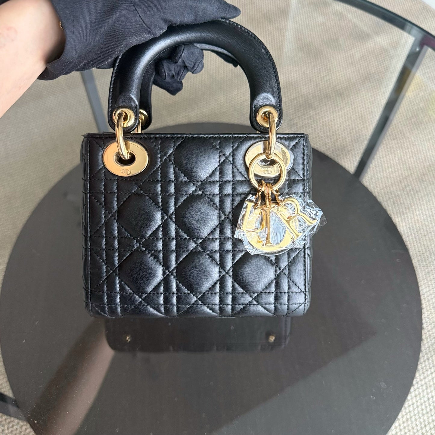 Kovancy Lady Mini - Bandoulière réglable en cuir d'agneau noir Cannage avec quincaillerie dorée