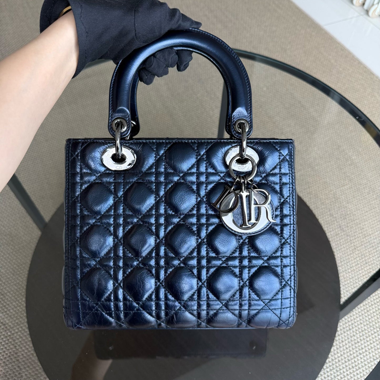 Kovancy Lady Cuir de veau glacé Cannage moyen bleu foncé, accessoires argentés