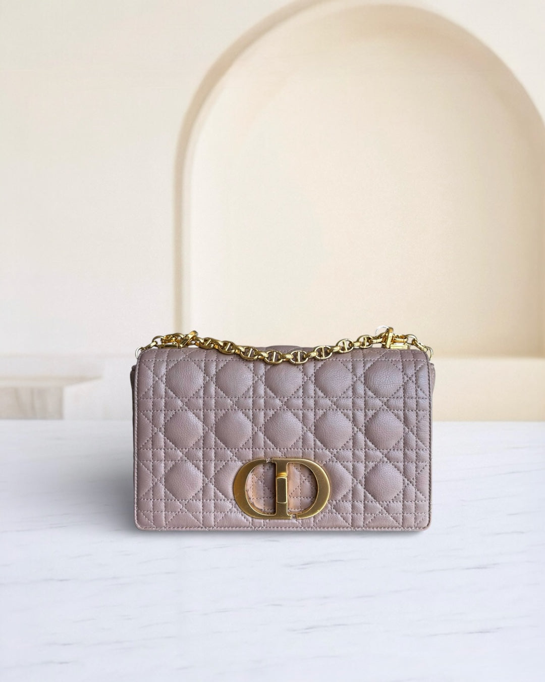 Kovancy Sac Caro Medium - 25CM en cuir de veau Cannage Milktea Blush Quincaillerie dorée