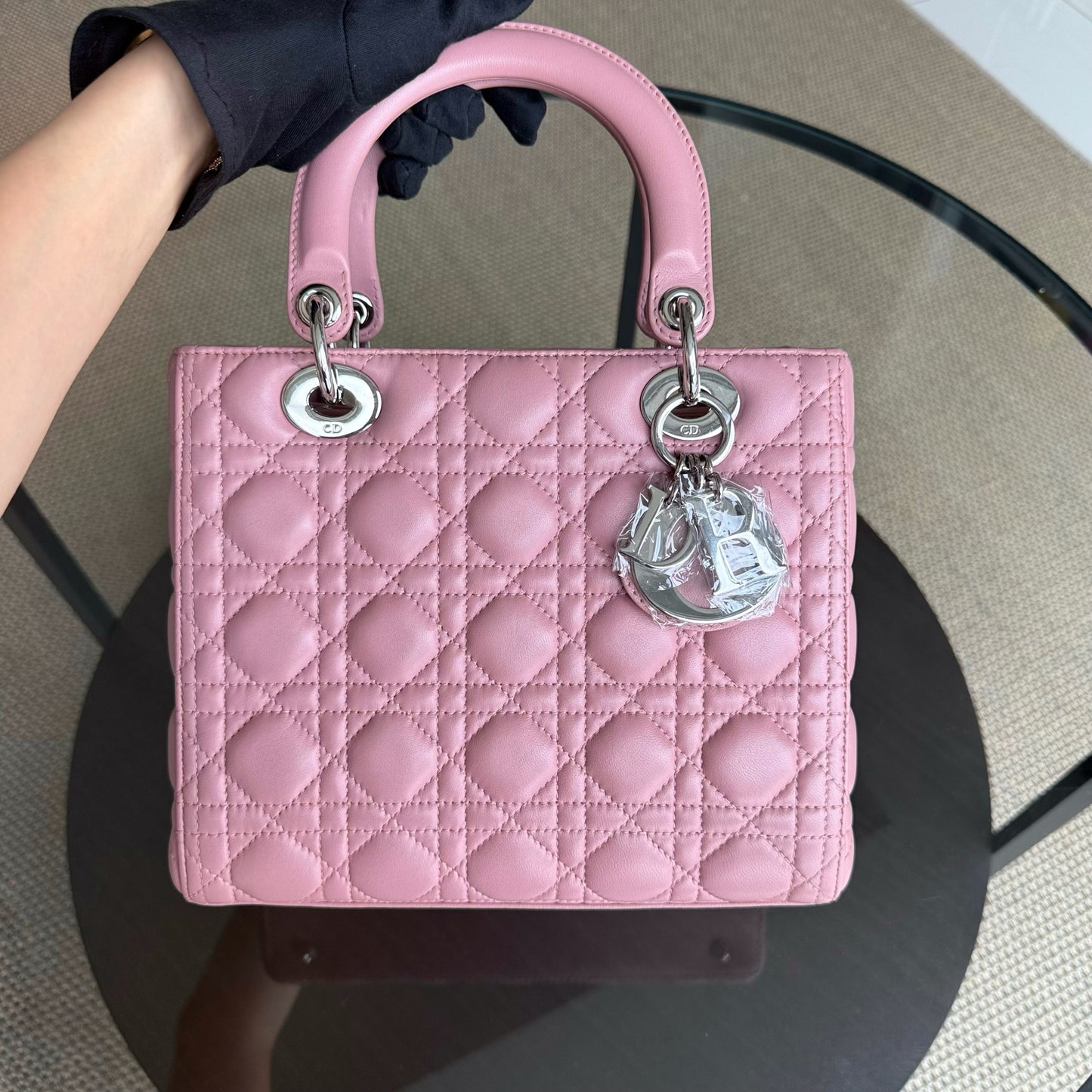Kovancy Lady Cannage moyen en cuir d'agneau rose avec accessoires argentés