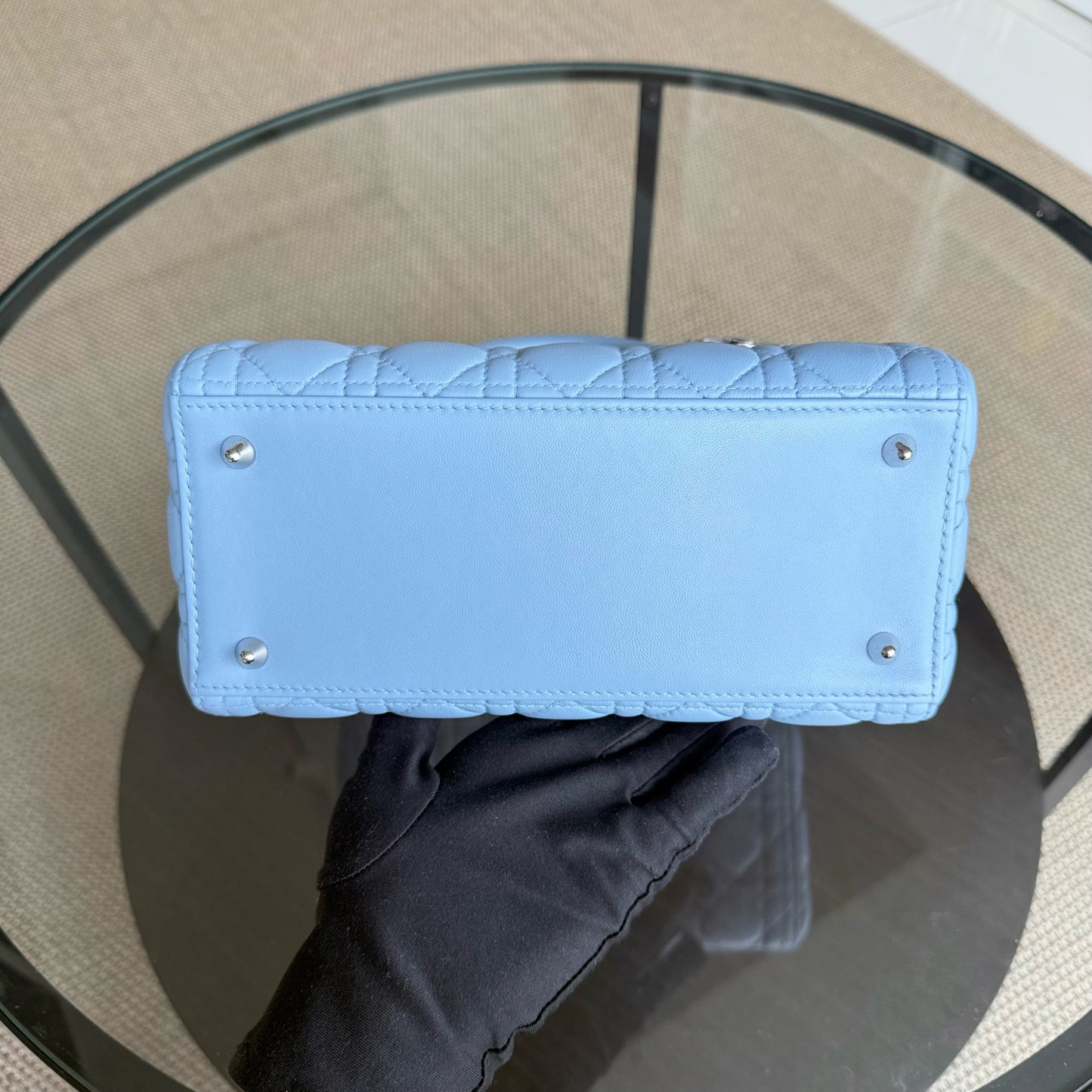 Kovancy Lady Cuir d'agneau Cannage moyen bleu clair avec accessoires argentés