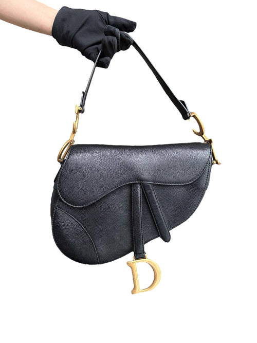 Kovancy Selle Medium - 25 cm en cuir de veau noir et finitions dorées