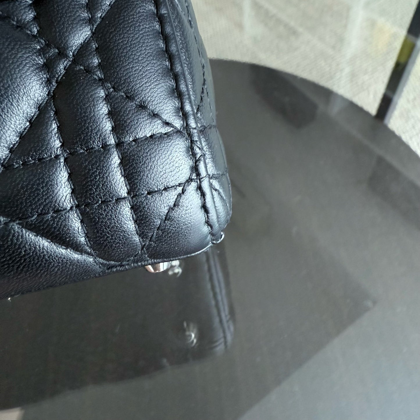 Kovancy Lady Mini - Sangle à chaîne en cuir d'agneau Cannage noir et matériel argenté