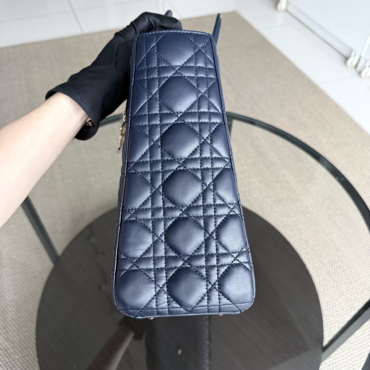 Kovancy Lady Grand rabat - Cuir d'agneau Canange bleu foncé, accessoires dorés