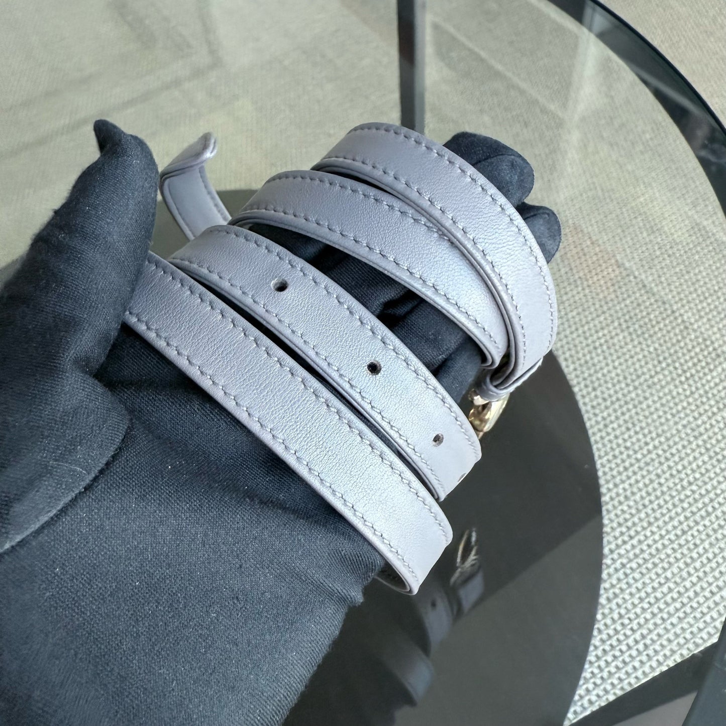 Kovancy Lady Mini - Sangle réglable en cuir d'agneau Cannage gris et matériel doré