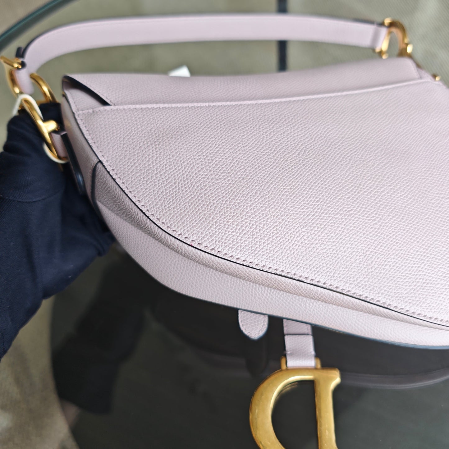 Kovancy Saddle Medium - Rose clair caviar, finitions dorées