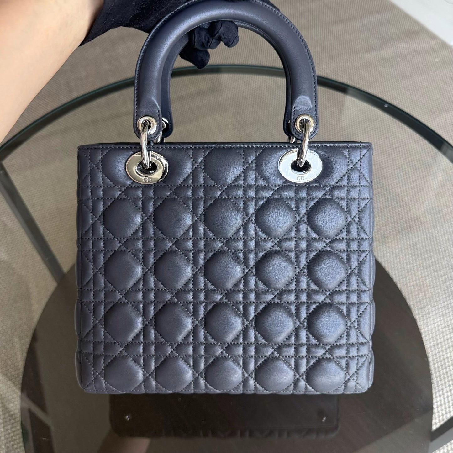 Kovancy Lady Moyen - Cuir d'agneau Cannage gris foncé, finitions argentées