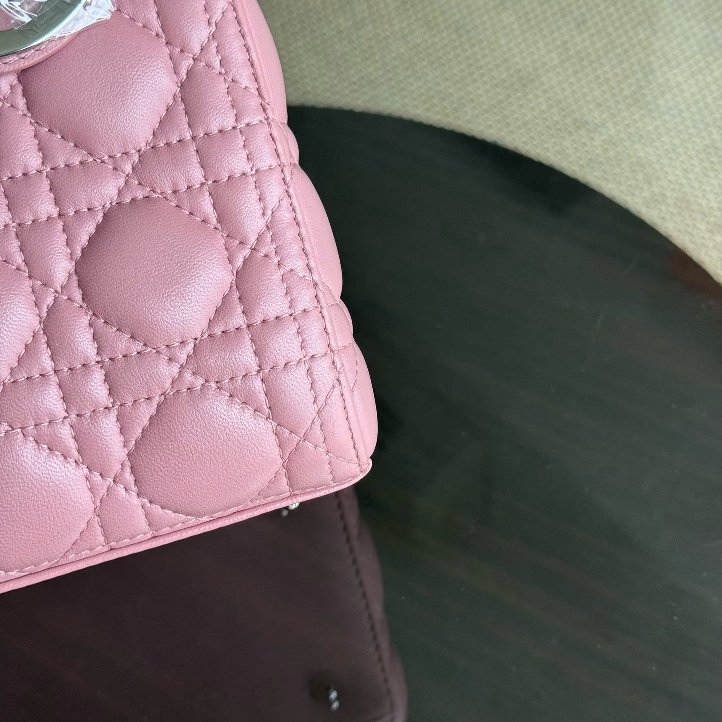 Kovancy Lady Cannage moyen en cuir d'agneau rose avec accessoires argentés