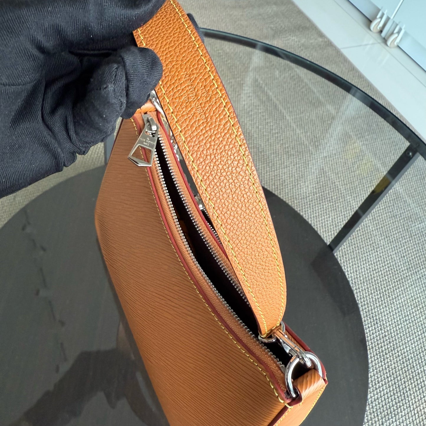Kovancy Pochette monogramme en cuir épi Marelle Gold Miel Epi
