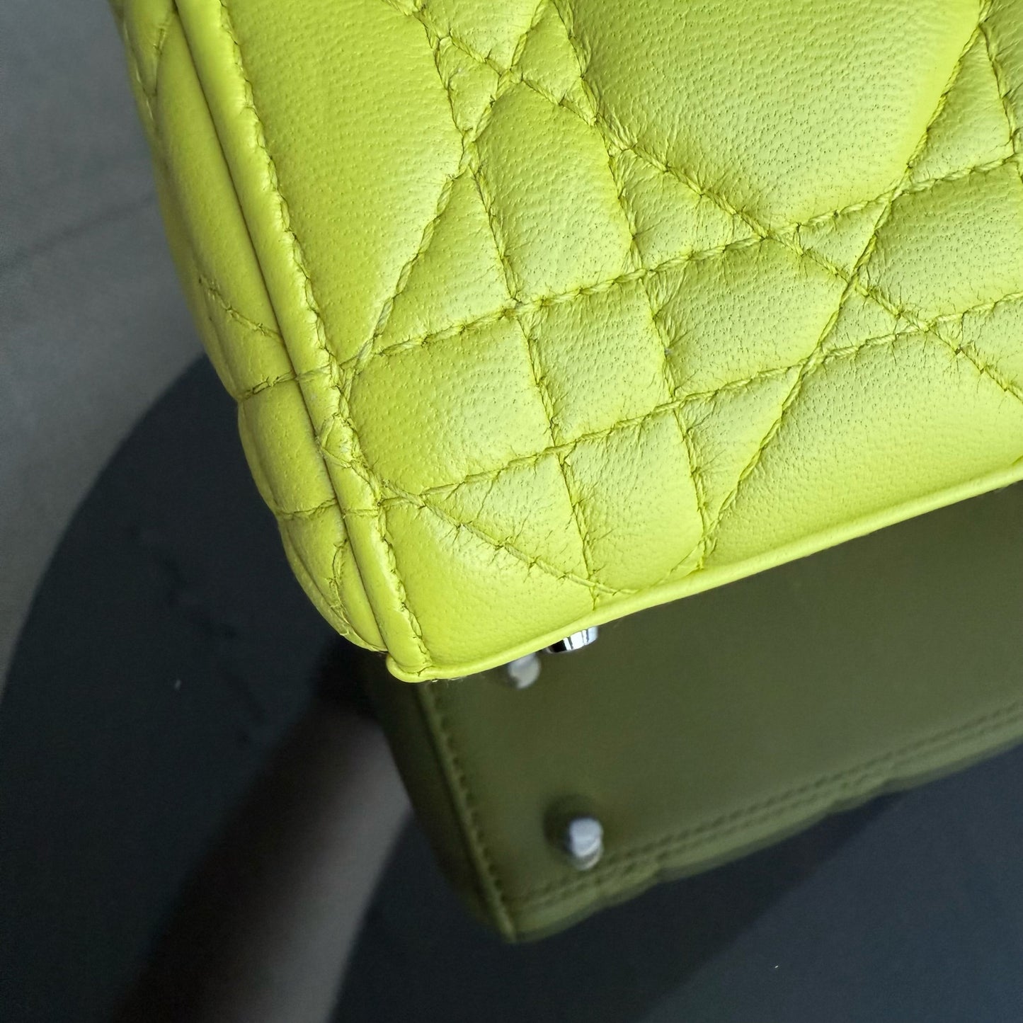 Kovancy Lady Mini - Sangle réglable en cuir d'agneau Cannage jaune et métal argenté