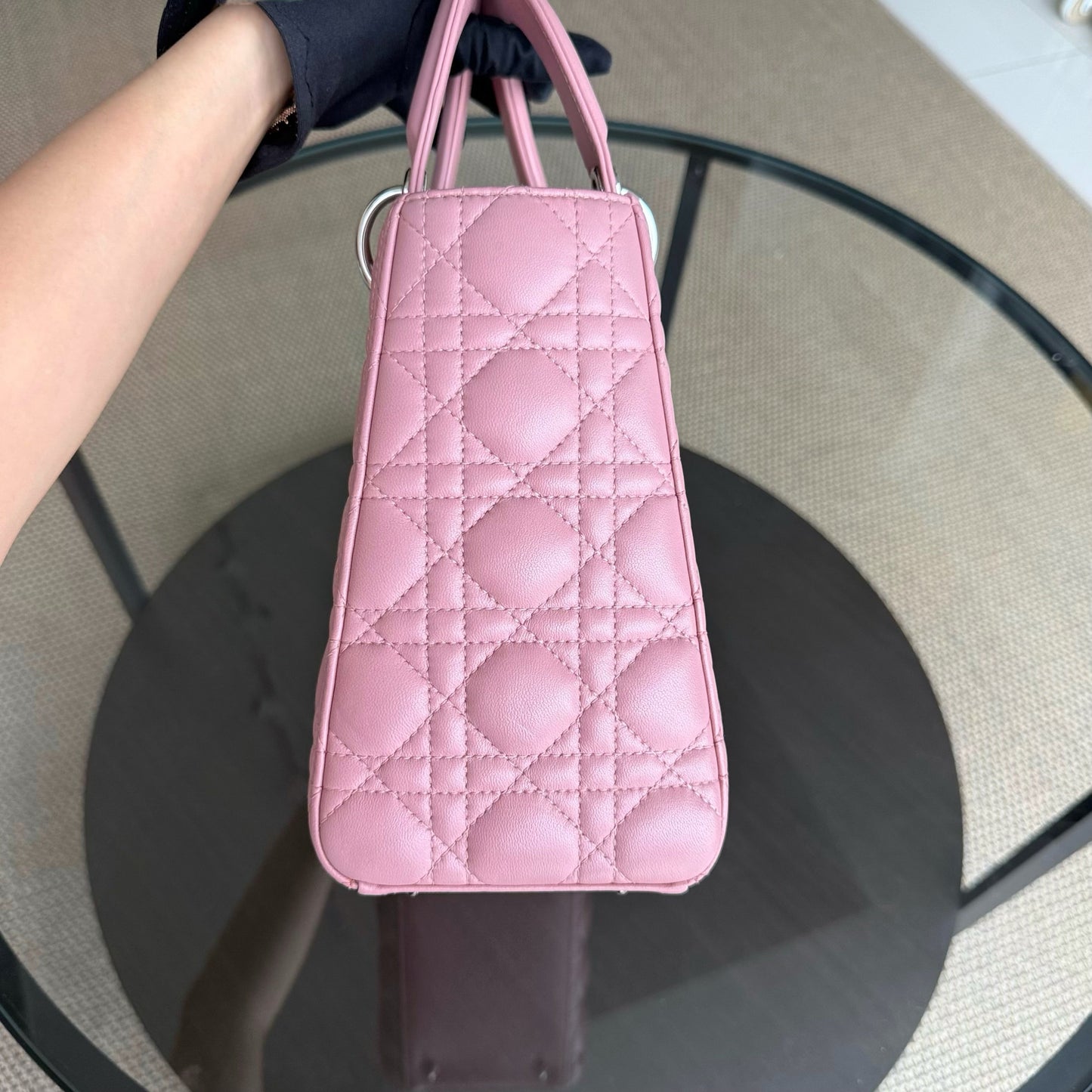 Kovancy Lady Cannage moyen en cuir d'agneau rose avec accessoires argentés