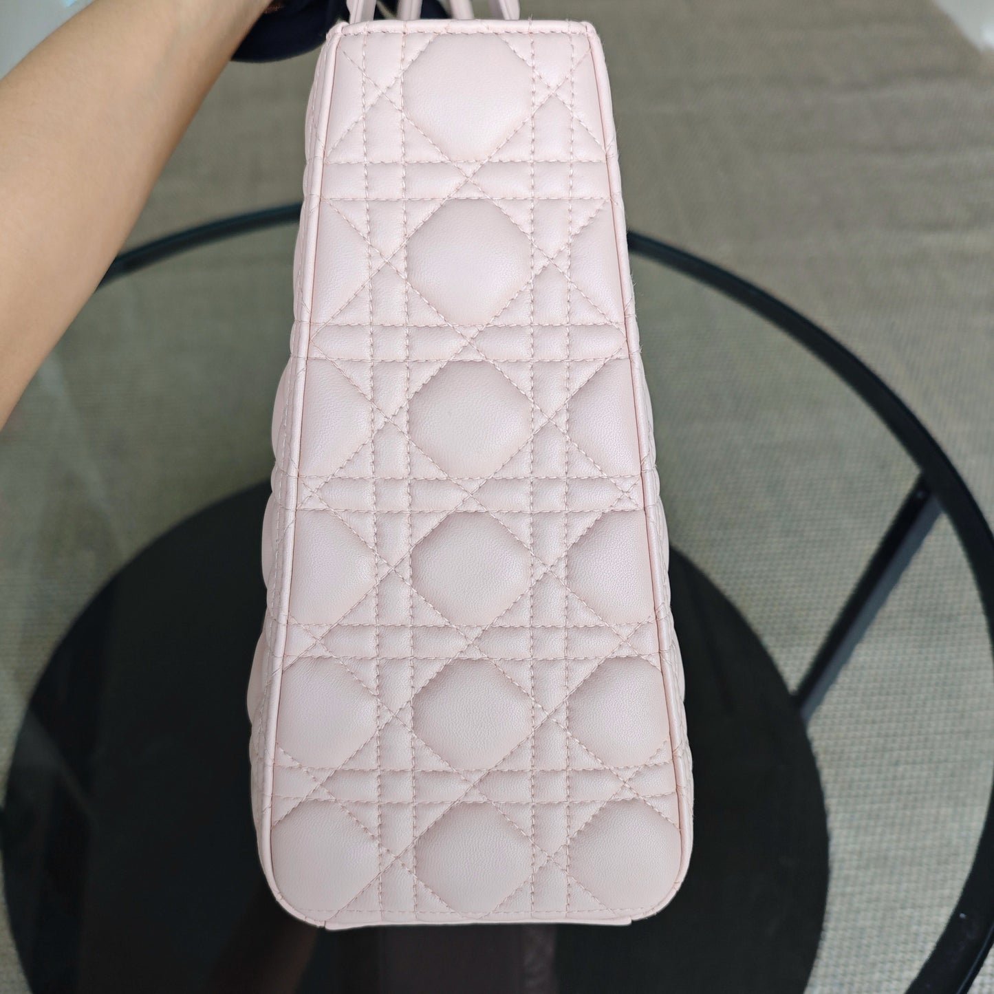 Kovancy Lady Grand modèle - Cuir d'agneau Cannage rose clair avec finitions dorées