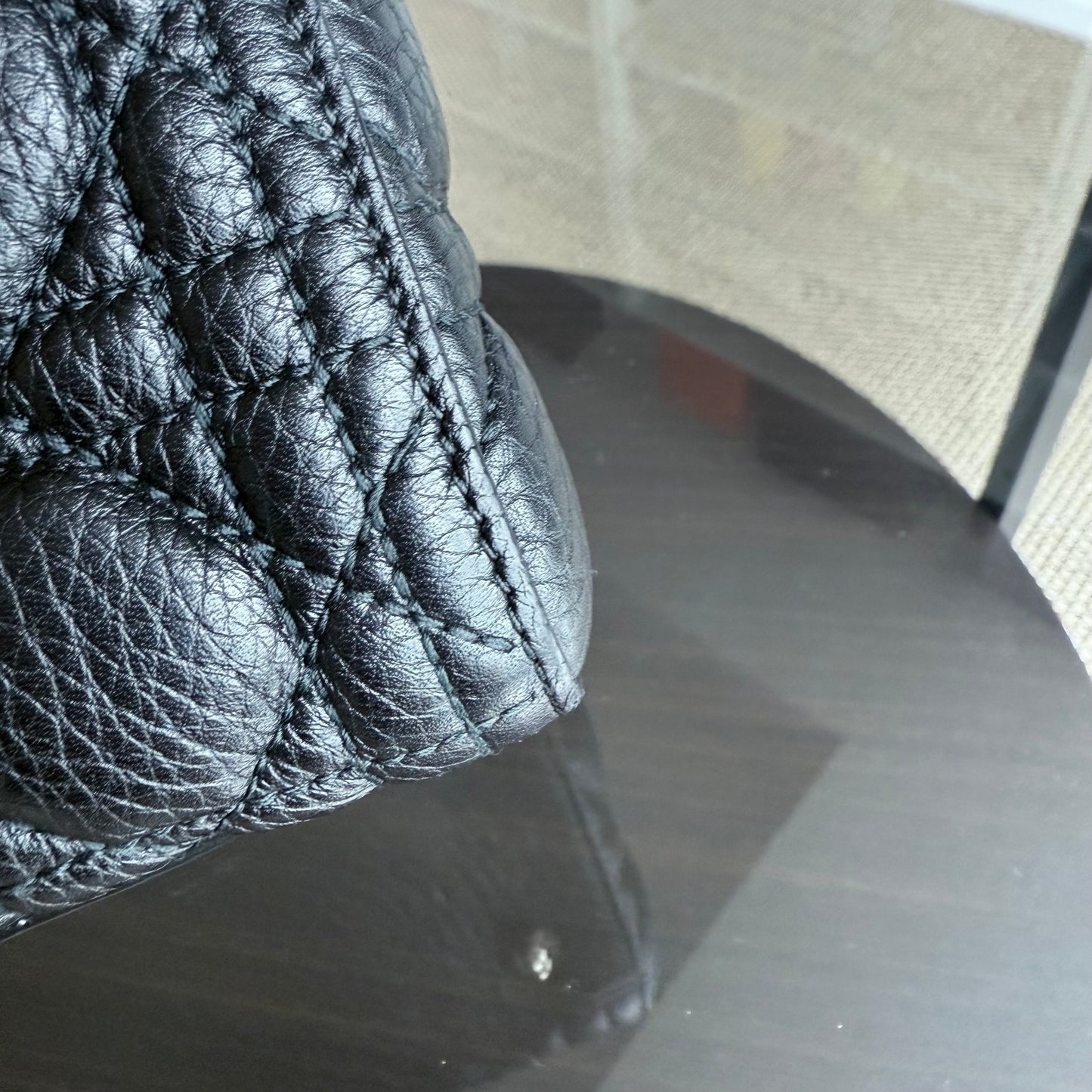 Kovancy Lady Grand rabat en cuir caviar cannage noir GHW sans bandoulière
