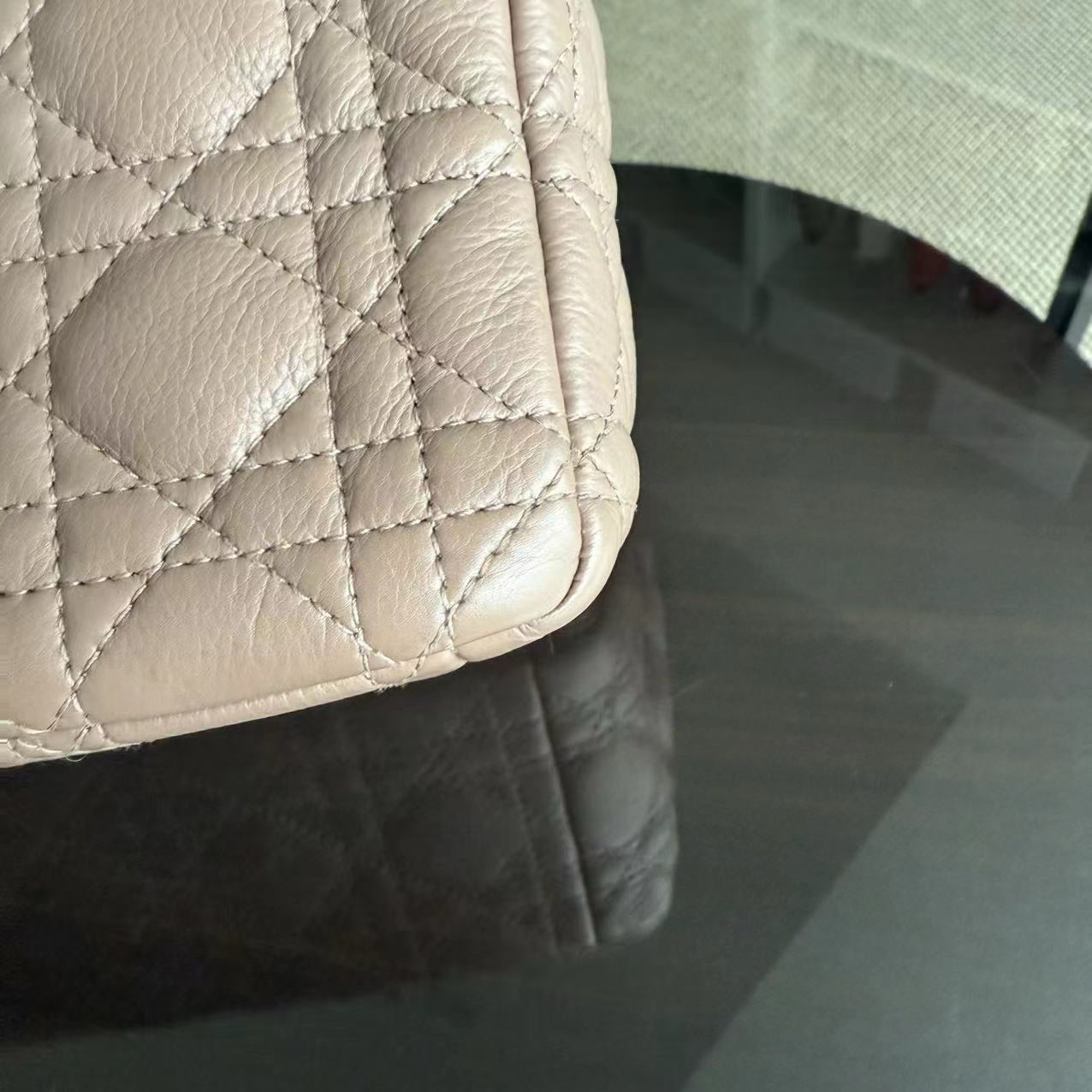 Kovancy Sac Caro Medium - 25CM en cuir de veau Cannage Milktea Blush Quincaillerie dorée