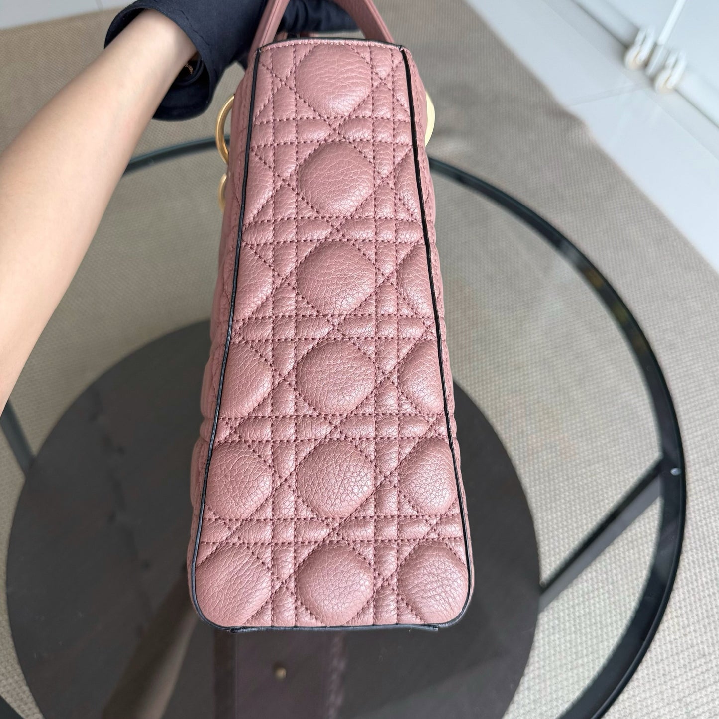 Kovancy Lady Grand modèle - Cuir de veau grainé Cannage, finitions dorées blush, sans bandoulière