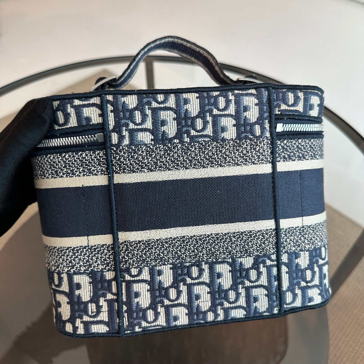 Kovancy Sac à main Vanity en jacquard à broderies obliques bleu SHW