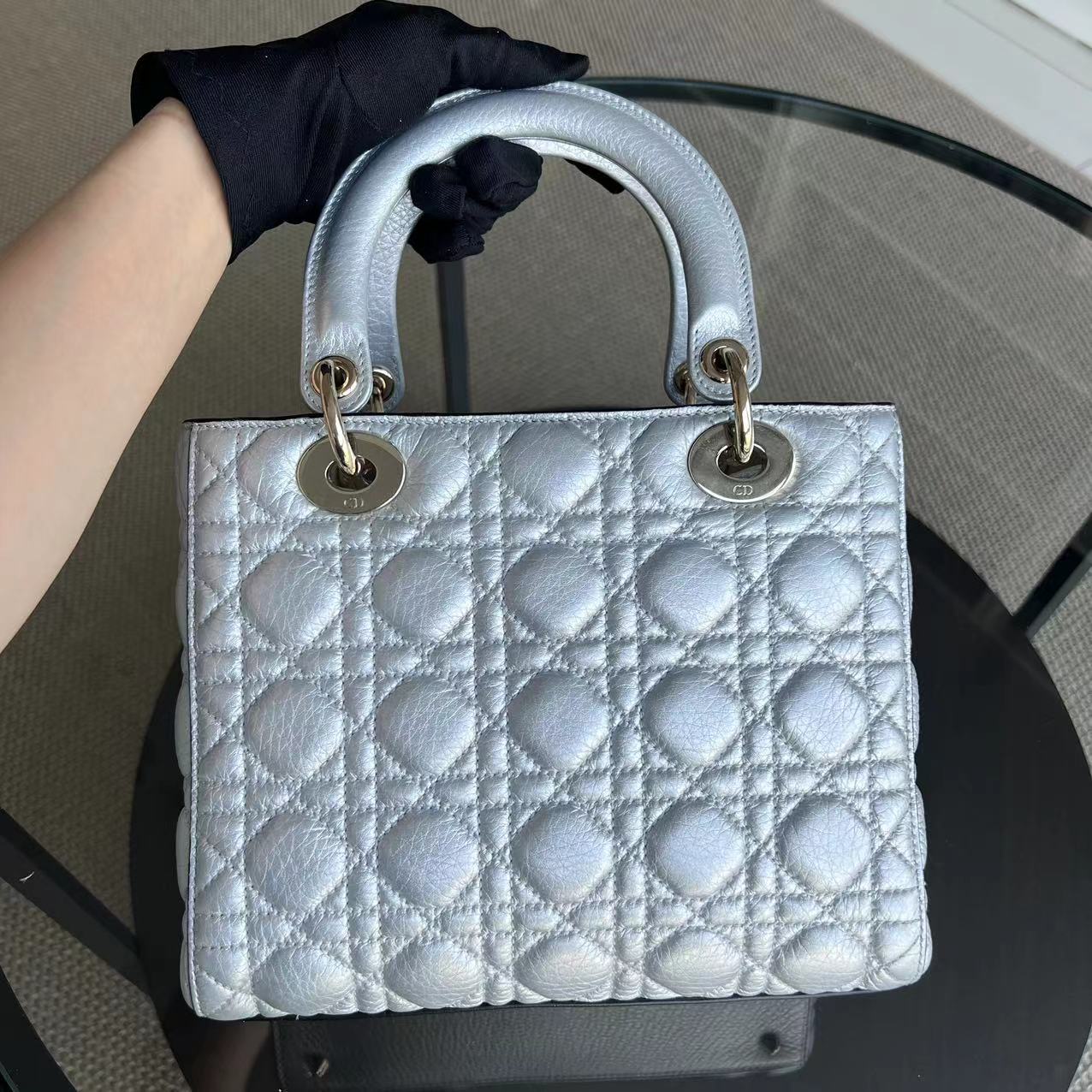 Kovancy Lady Medium - Cuir de veau grainé, accessoires métalliques argentés et dorés