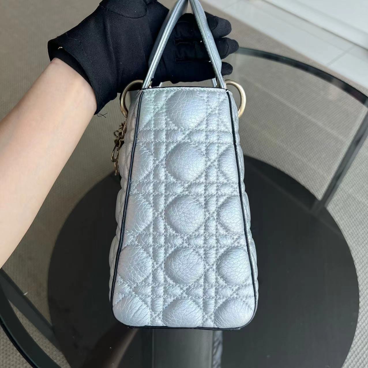 Kovancy Lady Medium - Cuir de veau grainé, accessoires métalliques argentés et dorés