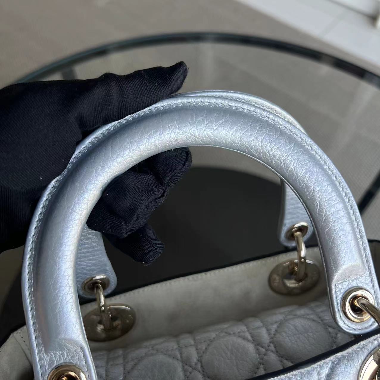 Kovancy Lady Medium - Cuir de veau grainé, accessoires métalliques argentés et dorés