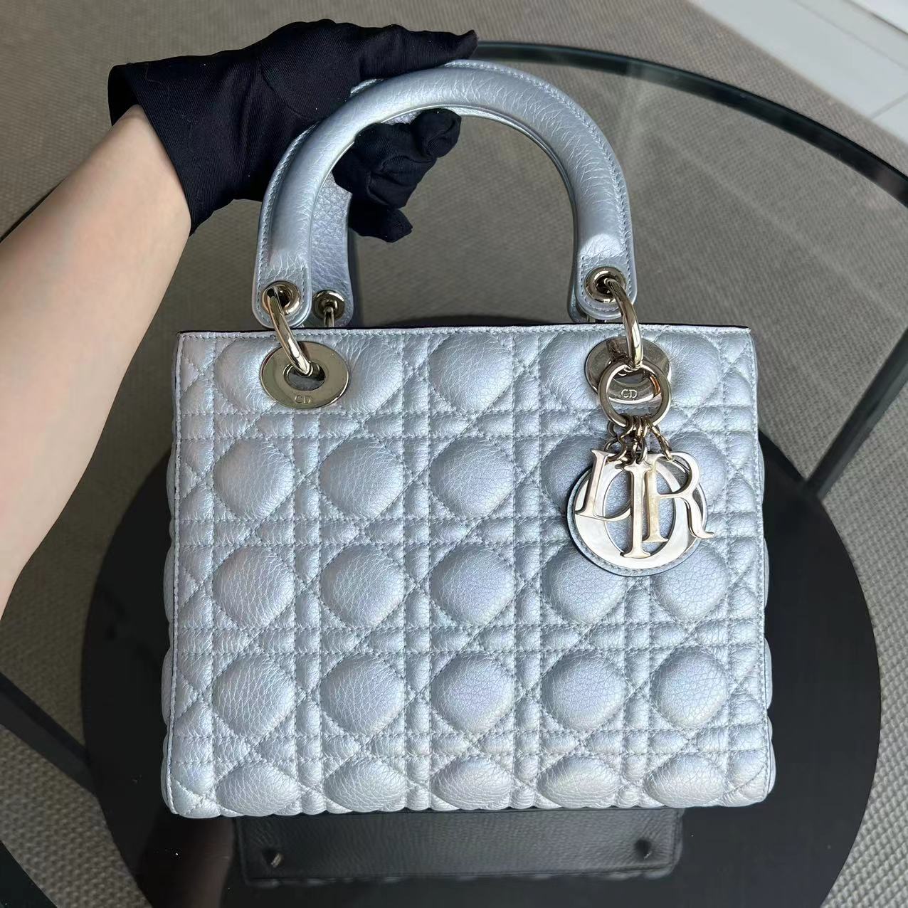 Kovancy Lady Medium - Cuir de veau grainé, accessoires métalliques argentés et dorés