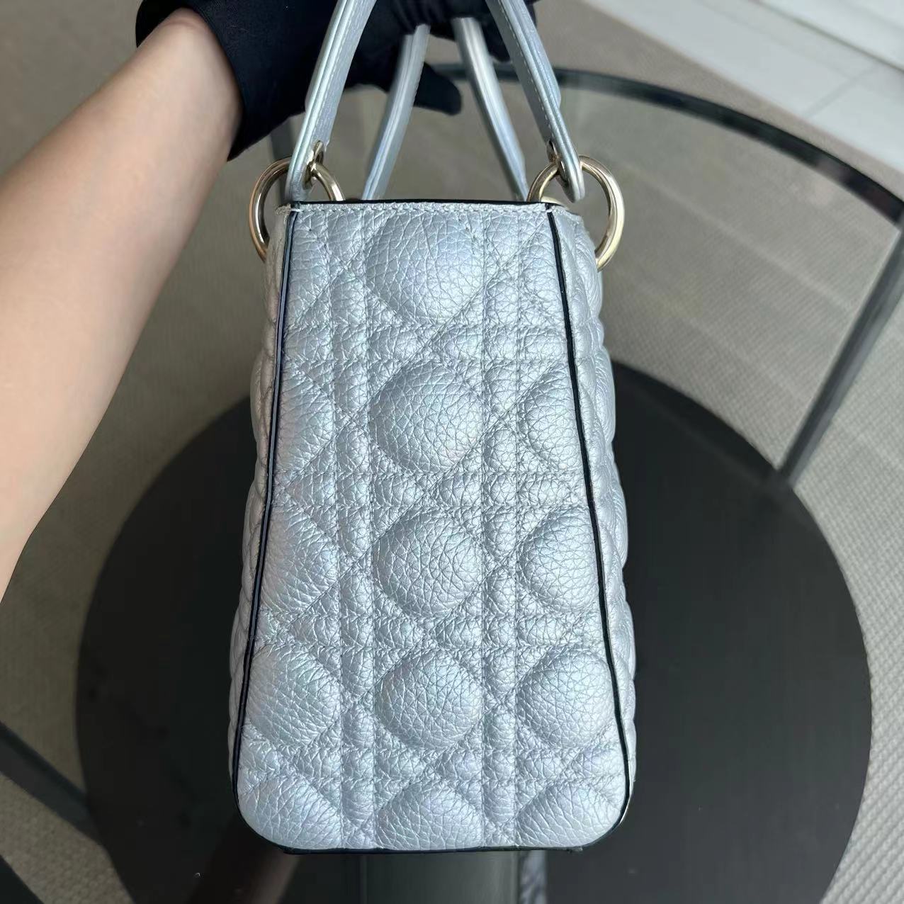 Kovancy Lady Medium - Cuir de veau grainé, accessoires métalliques argentés et dorés