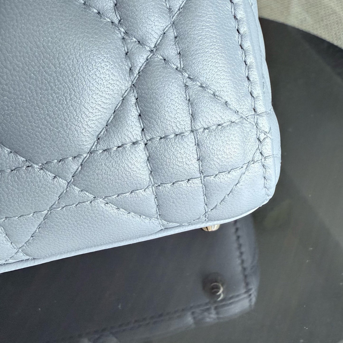 Kovancy Lady Mini - Sangle chaîne en cuir d'agneau Cannage avec quincaillerie argentée et dorée
