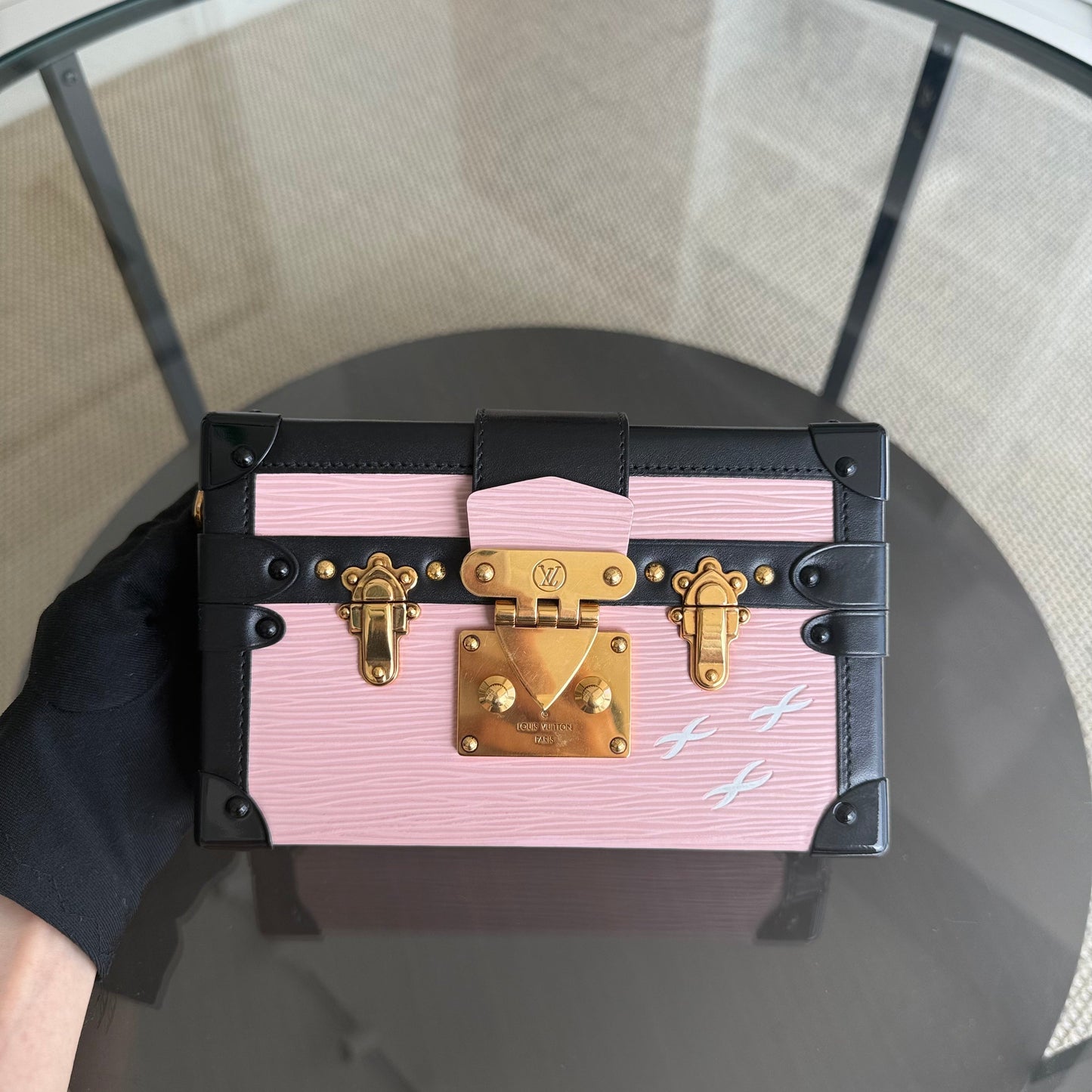 Kovancy Petite Malle - EPI Sac bandoulière rose clair avec accessoires dorés