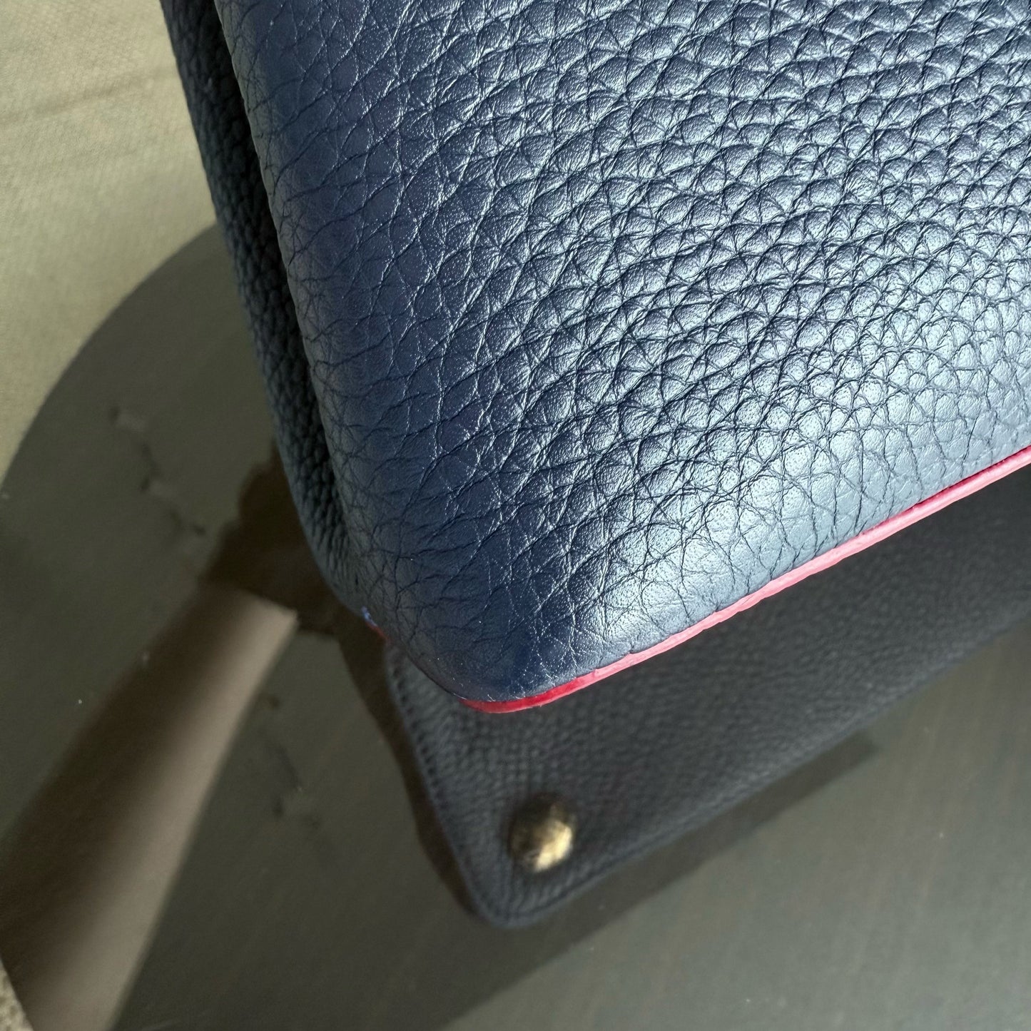 Kovancy Capucines BB - Cuir de veau grainé Bleu foncé Fuchsia Ferrures dorées